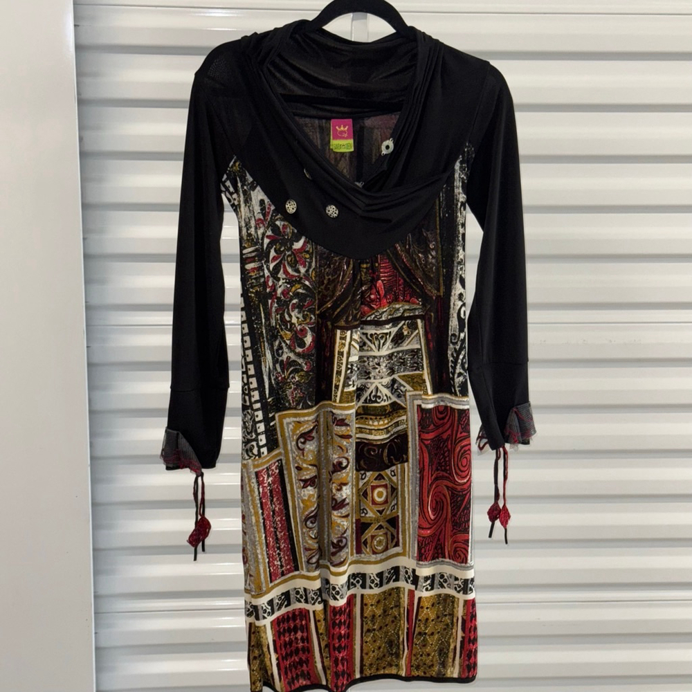 Women's Save The Queen! Black Red Pattern Long Sleeve Dress M